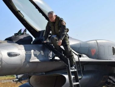 O Α/ΓΕΑ πετάει με F-16 πάνω από το Αιγαίο μετά τη χθεσινή πρόκληση των Τούρκων στη Λέσβο (φώτο)